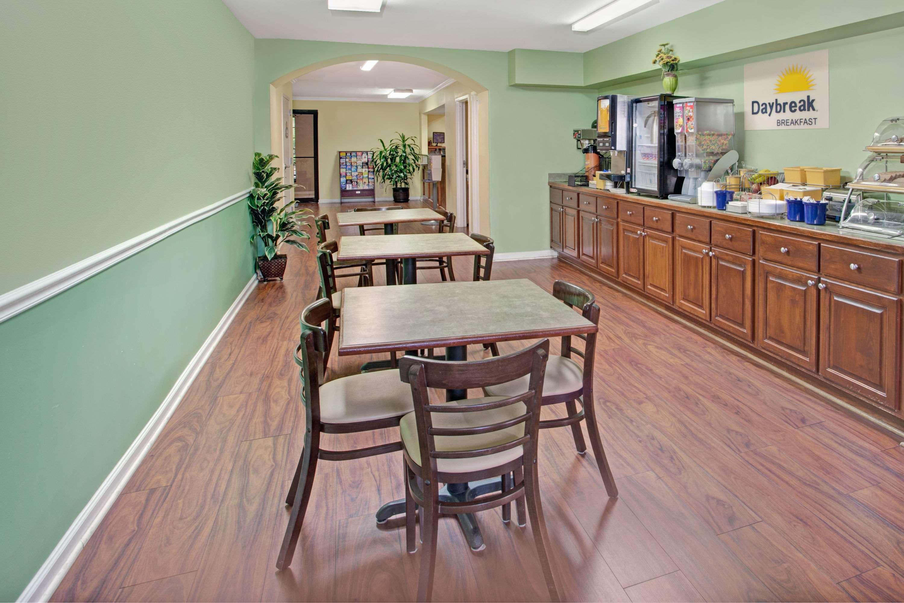 Days Inn By Wyndham Marietta White Water Luaran gambar